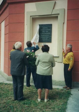 Odhalování pamětní desky v Zámrsku. Zdroj: archiv Anny Haškové